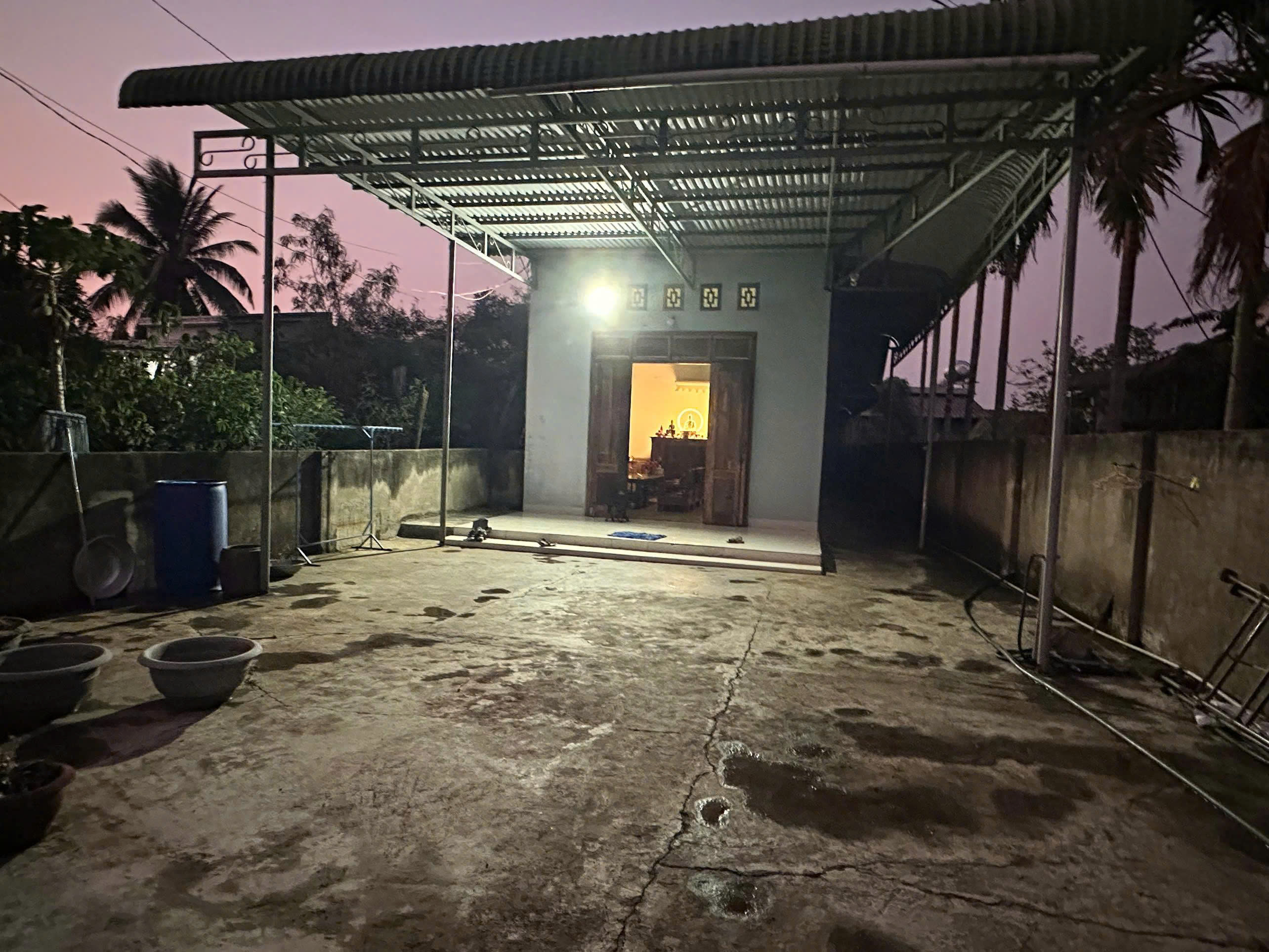 Trang trại sáng rực an tâm sản xuất